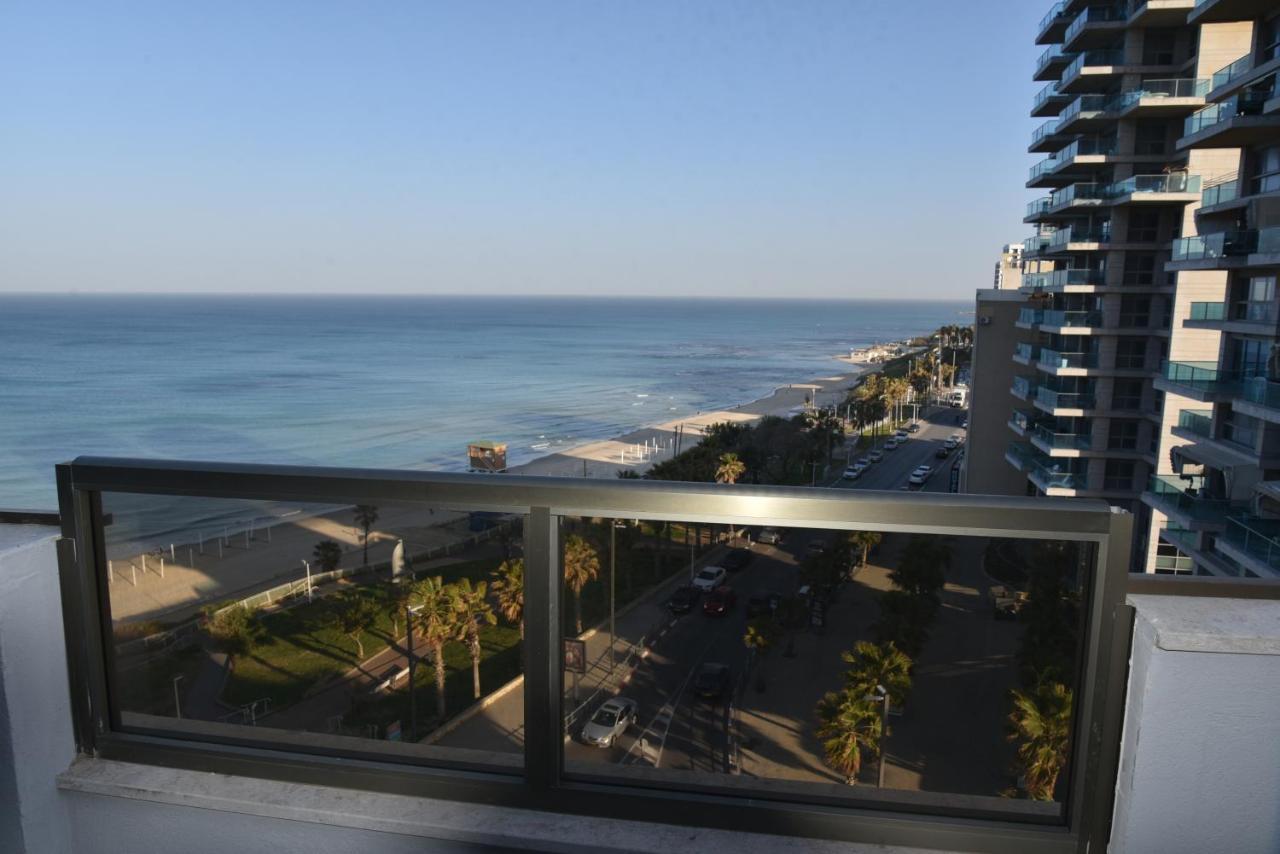 Penthouse Apartment On The Beach Bat Yam Exterior photo