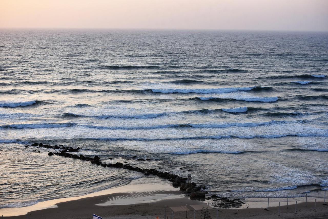 Penthouse Apartment On The Beach Bat Yam Exterior photo