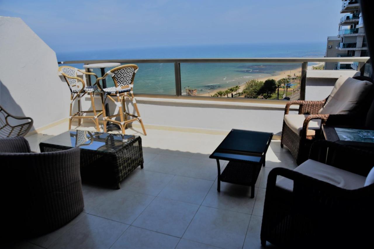 Penthouse Apartment On The Beach Bat Yam Exterior photo